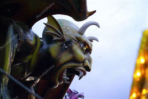 Escultura Del Diablo Infierno De Dante Coney Island 2023