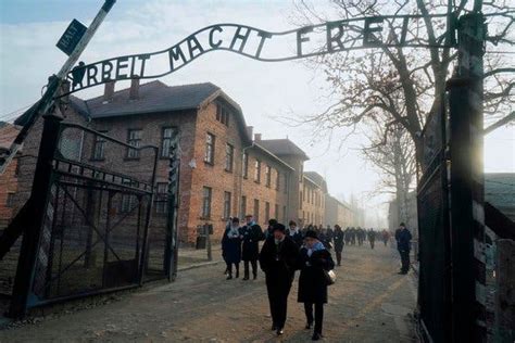 At Auschwitz Holocaust Survivors Plead ‘never Forget The New York Times