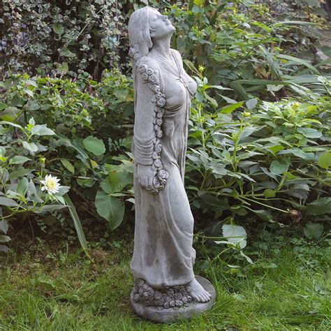 33,90 € 33,90 € kostenlose lieferung. Gartenfigur Rosenmädchen Desirée online kaufen bei Gärtner ...