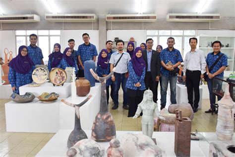Universiti teknologi mara terengganu, dated july 1, 1975 in history which saw the establishment, in sura gate, uitm kampus dungun, dungun, terengganu. คณาจารย์และนักศึกษาจาก Universiti Teknologi Mara Cawangan ...