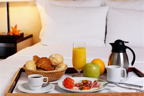 Heres Why Hotel Room Service Is Going Away Everybodycraves