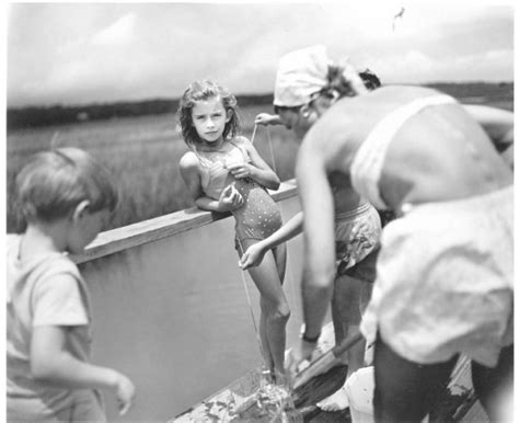 1989 Crabbing Pawley S Island Sally Mann Photos Sally Mann Sally Man