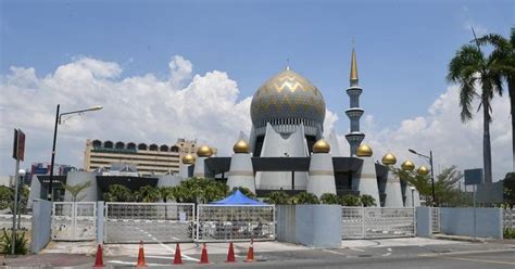 Sholat lima waktu sehari semalam. orang itu bertanya lagi Masjid, Surau Di Sabah Dibuka Bagi Aktiviti Solat Jemaah ...
