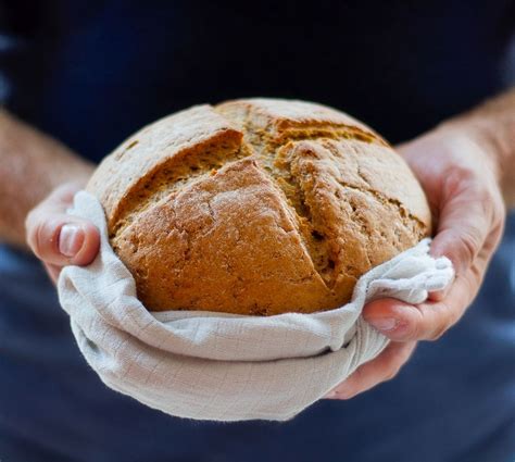 En effet, on oubliera la levure chimique qui va donner un pain maison dur comme de la pierre ! Comment faire son pain maison