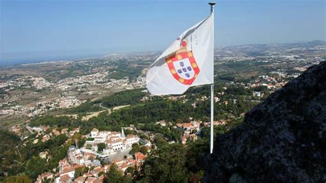 The green on the flag means hope, the red means blood of the men lost in wars and at sea. Top 10 amazing facts about the Portuguese flag - Discover ...