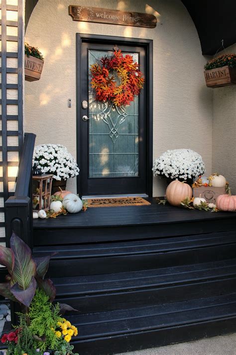 Planters, chairs, benches and seasonal decor could spice things up. 18 Fabulously Inspiring Fall Front Porches - The Happy Housie