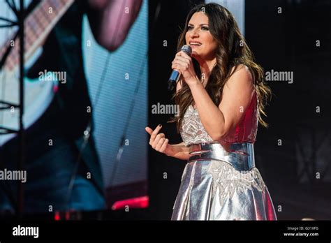 Laura Pausini Hi Res Stock Photography And Images Alamy