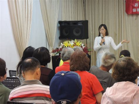 // 關你老母 // 「我姓何。有位街坊4個月前過身，今日佢遺妻收到你地寄比死者嘅$4000支票。請覆電話5544 0902，我姓何。」 以為自己會嬲到震，但留言的時候，出奇平靜。好悲哀。點解香港人咁折墮？ 鳳鳴電台 - Home | Facebook