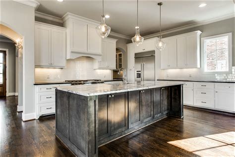 White kitchen cabinets are enduring and versatile, appearing in cottage, traditional, and even modern kitchens. Kitchen : 2018 Kitchen Design Trends 2018 Kitchen Cabinet ...