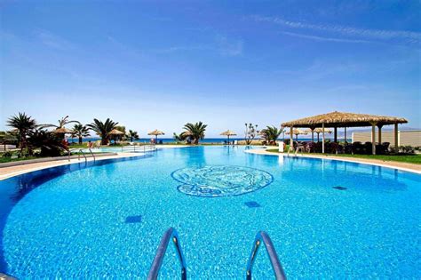 Cenang plaza beach hotel also features concierge services and an elevator. Plaza Beach Hotel - Naxos Hotels | Greeka.com
