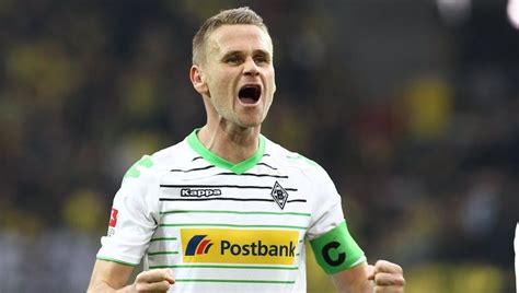 Scheissgladbach versuchte sich 1978 die meisterschaft zu kaufen, und die kotzdortmunder hatten nichts zu verlieren, und verdeidigte überhaupt nicht. Gladbach verrast Dortmund in eigen huis, Wolfsburg gelijk ...
