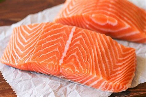 Roasting salmon fillets in the oven gives you beautiful, succulent fish that doesn't require constant attention. How to BBQ Salmon Fillets in Tin Foil | Bbq salmon fillet, Cooking salmon, Grilled salmon