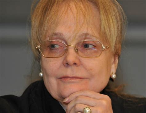Наталья федоровна гвоздикова — советская и российская актриса театра и кино, народная артистка рф. Наталья Белохвостикова рассказала о состоянии ...