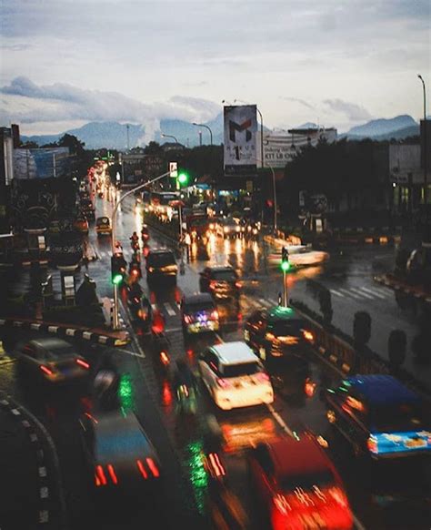 Fotografi Keramaian Jalan Raya Sadang Purwakarta Ayo Jadi Hits