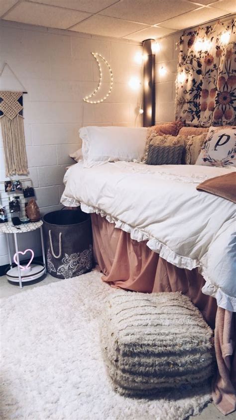 30 Cozy Dorm Room Design Ideas That Looks More Awesome Dorm Room Decor Dorm Room Designs