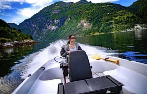 With this growth of interest in those boat type more and more boat manufacturers are starting to design pontoons of different sizes and for different purposes and of course with different price tags. How Much Is A Fishing Boat? Cost Comparison | Fishing ...