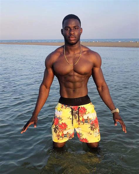 Moses brown, best known for being a basketball player, was born in united states on wednesday, october 13, 1999. Meet Moses LDN, Biography, Age, Height, Girlfriend ...