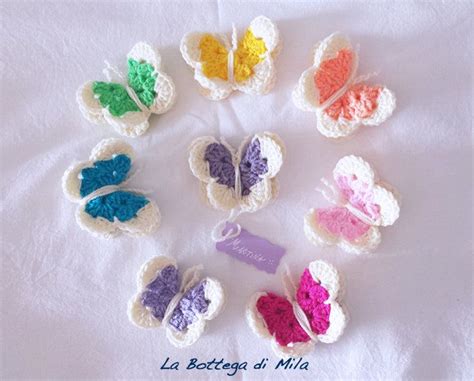 Fiori uncinetto piccoli, grandi, tridimensionali, di cotone e lana, per applicazioni imbottiti, segnaposto e portaconfetti, schemi. Farfalla 3D uncinetto segnaposto calamita, farfalle, tema ...