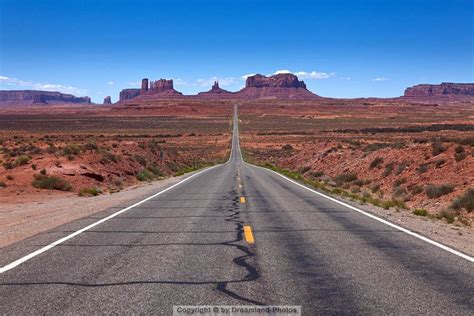 Highway 163 Durch Das Monument Valley Utah Usa Foto And Bild