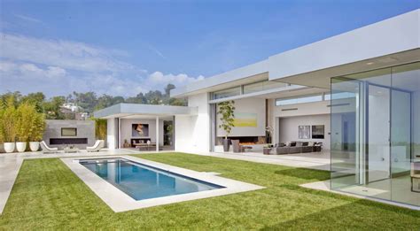 70s Home Transformed Into Modern Beverly Hills Masterpiece