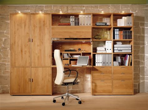 Intégrer un coin bureau dans une bibliothèque pour rendre un coin bureau moins présent dans une pièce, on peut l'intégrer dans un autre meuble. Le bureau escamotable - décisions pour les petits espaces ...