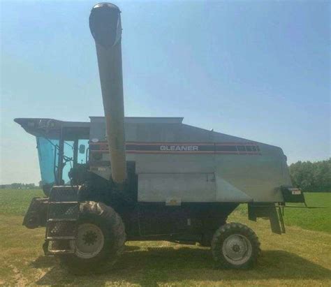 1994 Gleaner R42 Combine 3669 Engine Hours 2459 Separator Hours