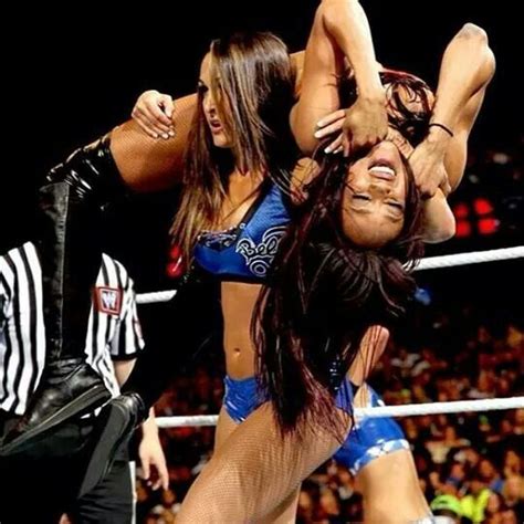 Nikki Bella Giving Alicia Fox The Rack Attack Bella Twins Nikki Bella Wwe Total Divas