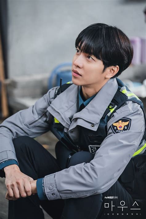 Known as the ballad king, lee has had numerous hit songs such as because you're my woman, will you marry me, and return. Lee Seung Gi se transforma en un oficial de policía novato ...