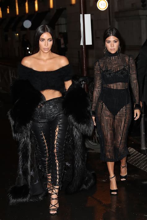 Photo Kim Kardashian et sa soeur Kourtney arrivent à l hôtel Ritz à