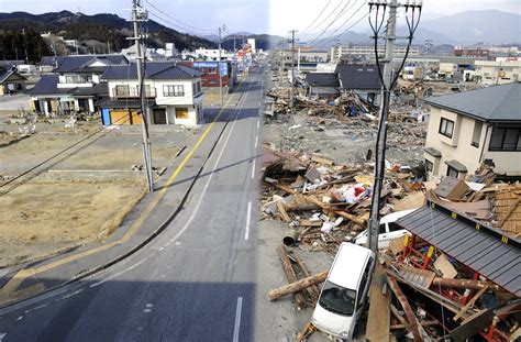 The quake that initiated the 2011 tohoku earthquake and tsunami occurred from a distortion at the boundary between two plates near the japan trench. Cipir6: Tohoku Tsunami Wave
