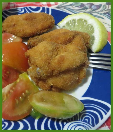 Una ricetta di pollo arrosto saporita e prelibata ecco la ricetta e gli ingredienti per cucinare delle buonissime alette di pollo. Ricetta alette di pollo panate e fritte