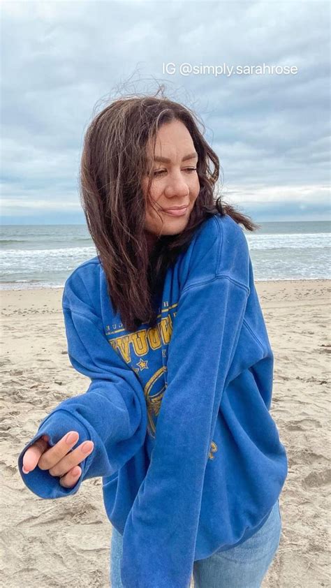 Beach Girl Beach Outfit Oversized Sweater Pose Inspo Instagram Inspo Instagram Aesthetic