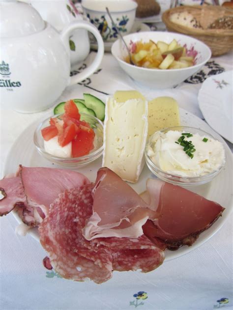 Gepettos erben (53 6f 68 6e) 3. Café Fräulein - Kuchen zum Frühstück*