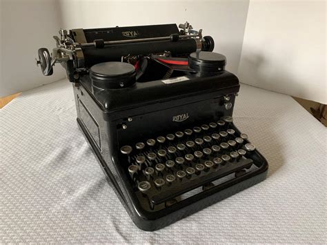 Lot 124 Vintage Royal Typewriter From Royal Typewriter Co Inc New