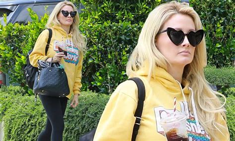Holly Madison Braves The Open Air Sans Mask For A Weekend Errand Run