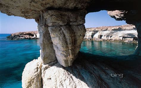 Étrange Rocher Mer Août 2013 Bing Fond Décran Aperçu