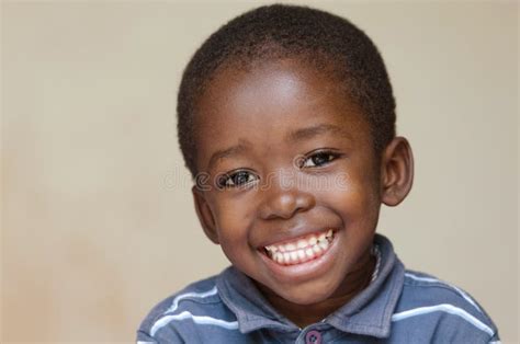 Portrait Du Petit Garçon Noir Africain Beau Apprenant à écrire Photo stock Image du achats