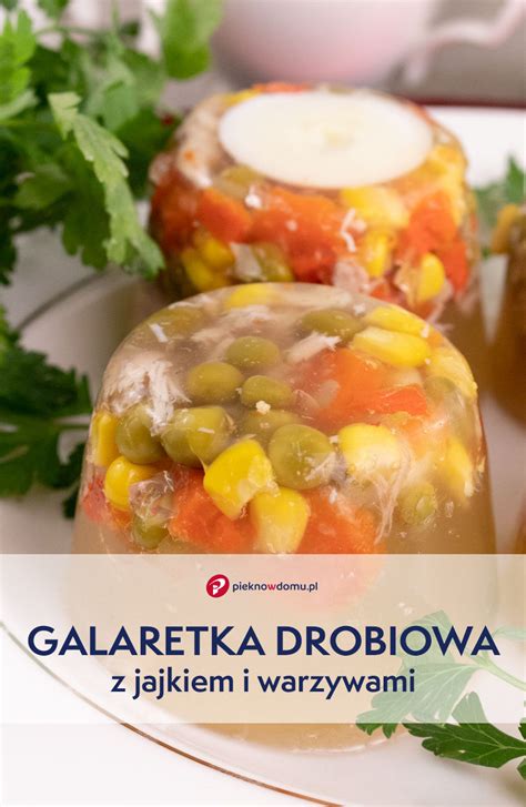 Przepis: Galaretka drobiowa z warzywami i jajkiem - Pieknowdomu.pl