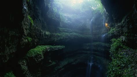 The Neversink Pit Is A Limestone Sinkhole In Alabama It S About Feet Wide At The Top