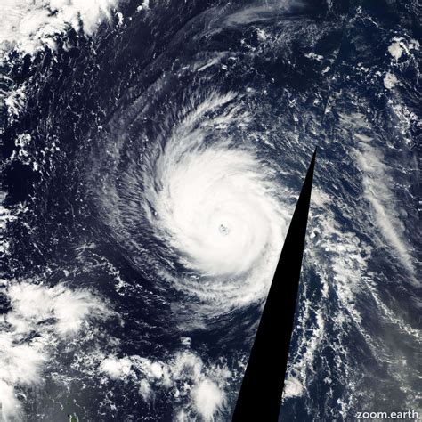 Major Hurricane Isaac 2000 Zoom Earth