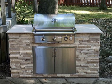 We build outdoor kitchen grill islands on site because on site construction allows us to properly build support for your outdoor kitchen regardless of how pitched your deck or curved your column. Outdoor Grill Islands - Outdoor Kitchens - Cleveland, Ohio