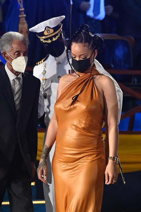 Rihanna Eroina Nazionale Di Barbados Nel Giorno Della Proclamazione