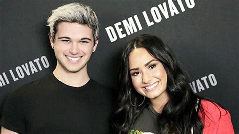 Appostarsi Concetto Vigile Demi Lovato Fans Sopprimere Immagine Appena