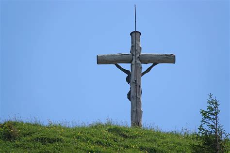 Der ruhetag der christen ist der sonntag. Das Kreuz - Symbol des Christentums | Politik für Kinder ...