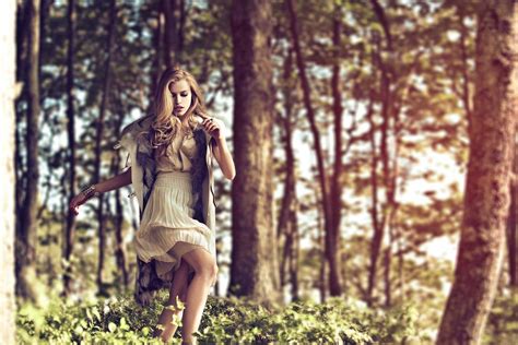 Hintergrundbilder Sonnenlicht Wald Frau Modell Blond Natur Fotografie Kleid Mode