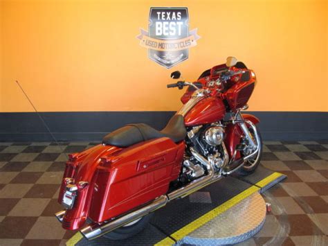 I have a question, is the outer fairing suppose to go under the black weather stripping on the inner fairing? 2013 Harley-Davidson Road Glide Custom-FLTRX- COLOR ...