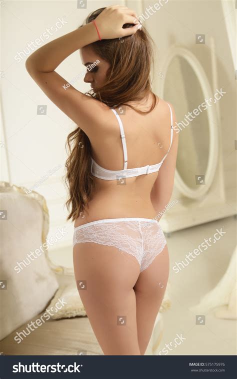 Beautiful Girl Posing Lace Lingerie Bra Stockfoto 575175976 Shutterstock