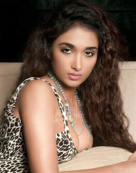 Bollywood Actress Jiah Khan 25 Found Dead At Her Apartment Fakency
