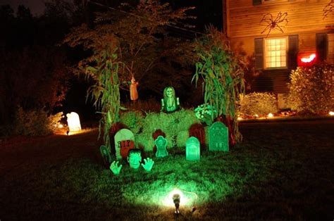 Halloween Yard Haunt Decorating Ideas Quotes Daily Mee