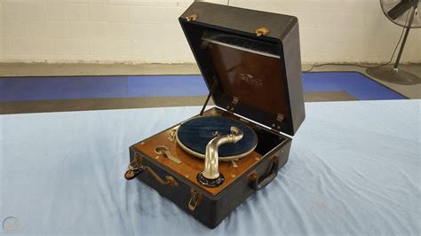 Boetsch 57d Vintage Portable Phonograph Hand Crank Record Player